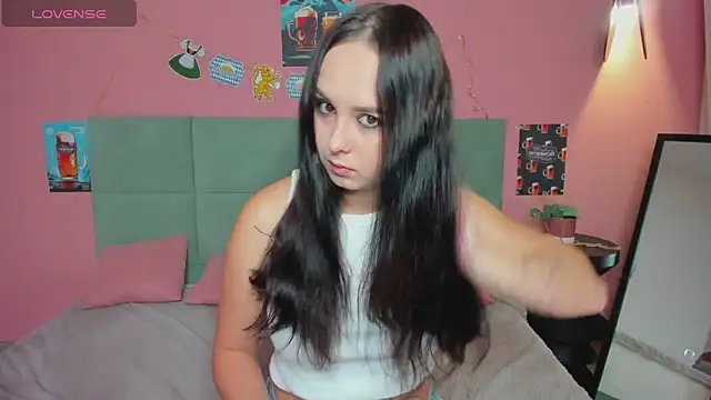 Snapshot of BeatriceReeves chatting on 10.02.25 BeatriceReeves online show from 10.02.25