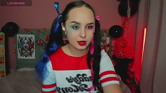 Snapshot of BeatriceReeves chatting on 10.24.25 BeatriceReeves online show from 10.24.25