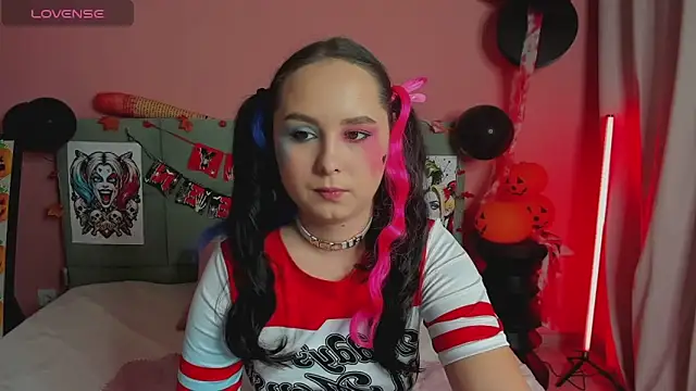 Snapshot of BeatriceReeves chatting on 11.02.25 BeatriceReeves online show from 11.02.25