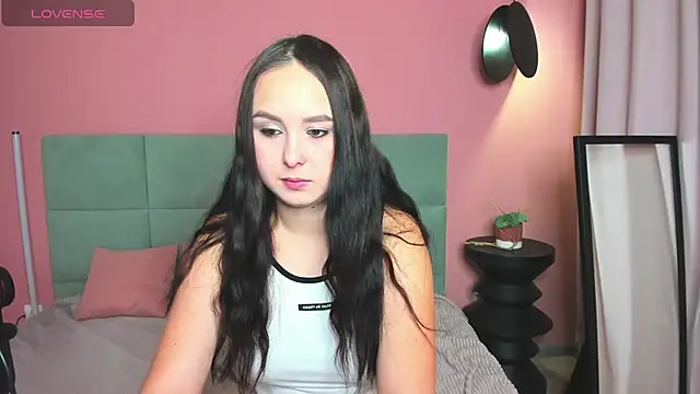 Snapshot of BeatriceReeves chatting on 11.09.25 BeatriceReeves online show from 11.09.25