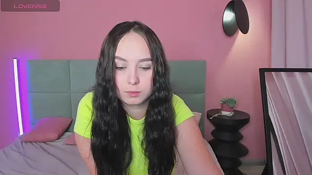 Snapshot of BeatriceReeves chatting on 11.16.25 BeatriceReeves online show from 11.16.25