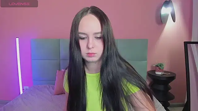 Snapshot of BeatriceReeves chatting on 11.29.25 BeatriceReeves online show from 11.29.25