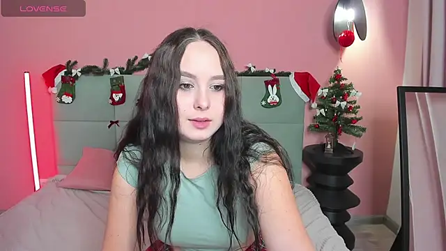 Snapshot of BeatriceReeves chatting on 12.05.25 BeatriceReeves online show from 12.05.25