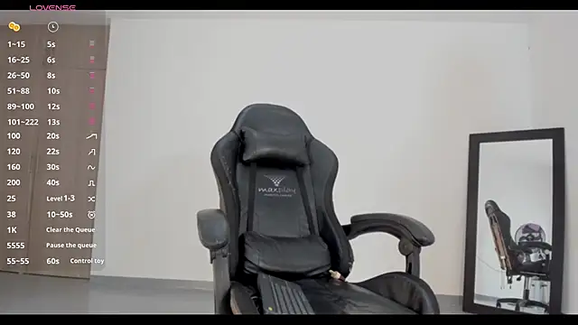 Snapshot of aggy_castel chatting on 12.12.24 aggy castel online show from 12.12.24