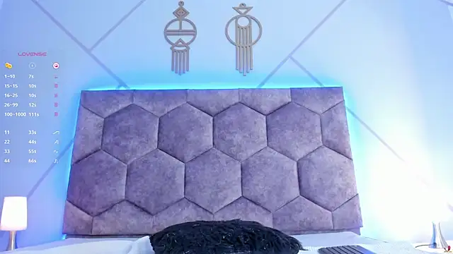 Snapshot of aggy_castel chatting on 02.11.25 aggy castel online show from 02.11.25