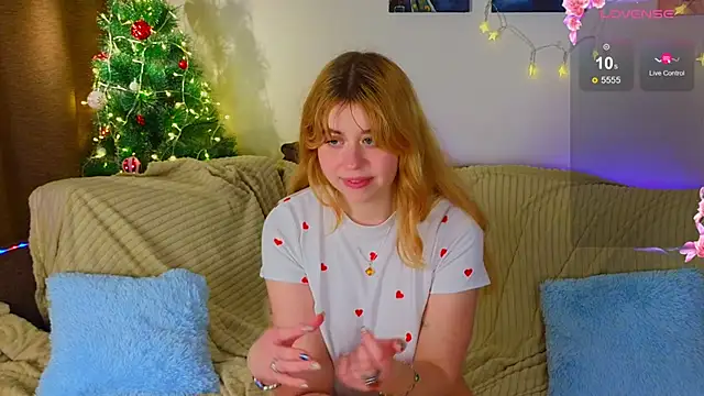 Snapshot of Penny_Staaar chatting on 12.23.24 Penny Staaar online show from 12.23.24