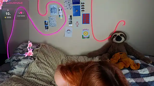 Snapshot of Penny_Staaar chatting on 02.13.25 Penny Staaar online show from 02.13.25