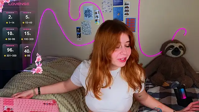 Snapshot of Penny_Staaar chatting on 02.25.25 Penny Staaar online show from 02.25.25