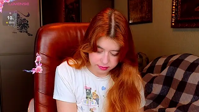 Snapshot of Penny_Staaar chatting on 10.15.25 Penny Staaar online show from 10.15.25