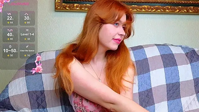 Snapshot of Penny_Staaar chatting on 11.18.25 Penny Staaar online show from 11.18.25