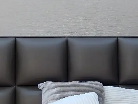 Snapshot of FoxyJoy chatting on 04.01.26 FoxyJoy online show from 04.01.26