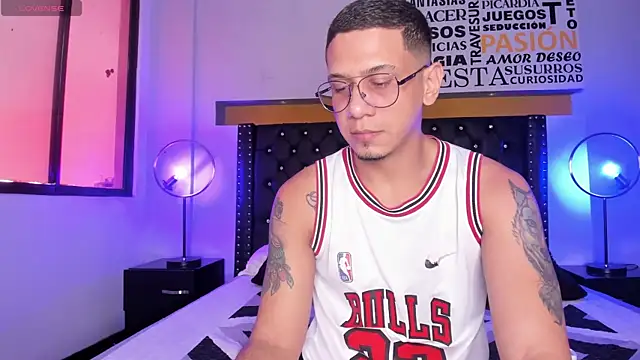 Snapshot of JoshMillerr_ chatting on 03.10.25 JoshMillerr online show from 03.10.25