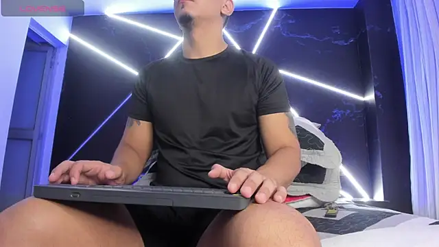 Snapshot of JoshMillerr_ chatting on 09.15.25 JoshMillerr online show from 09.15.25