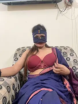 Snapshot of HoneyBearCpl chatting on 03.22.25 HoneyBearCpl online show from 03.22.25