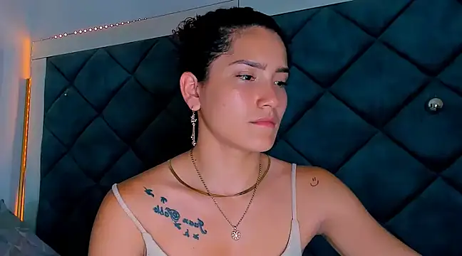 Nellyhills online show from 02.04.25