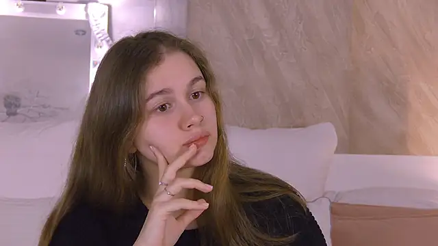 EllieHayes online show from 03.05.26