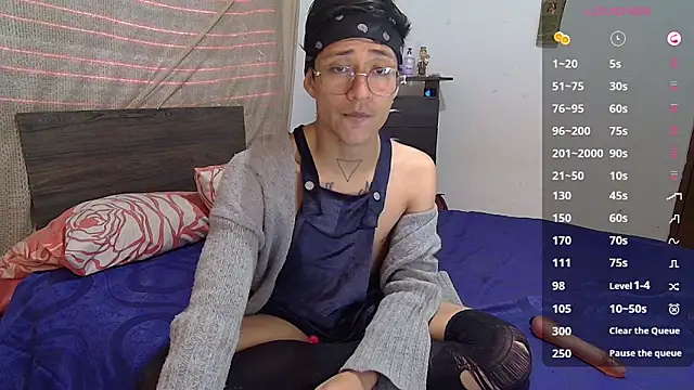 Snapshot of Sweet_c4mer0n chatting on 10.10.25 Sweet c4mer0n online show from 10.10.25