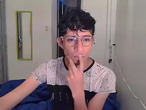 Snapshot of Sweet_c4mer0n chatting on 03.20.26 Sweet c4mer0n online show from 03.20.26