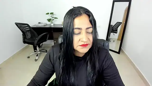 Snapshot of Adele_Sweett chatting on 02.11.25 Adele Sweett online show from 02.11.25