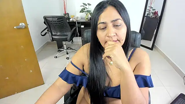 Snapshot of Adele_Sweett chatting on 03.10.25 Adele Sweett online show from 03.10.25