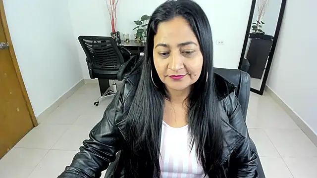 Snapshot of Adele_Sweett chatting on 03.12.25 Adele Sweett online show from 03.12.25