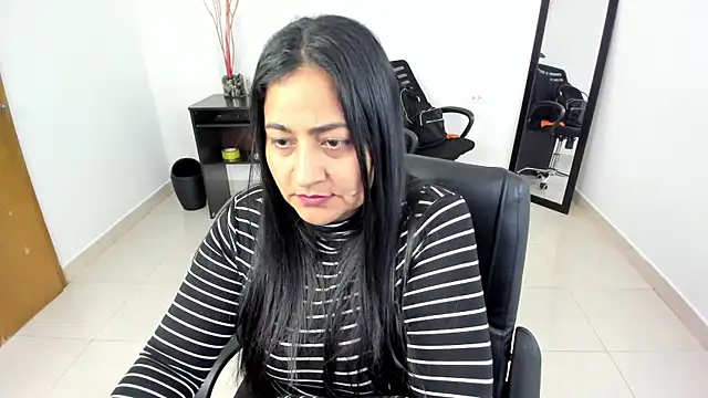 Snapshot of Adele_Sweett chatting on 03.12.25 Adele Sweett online show from 03.12.25