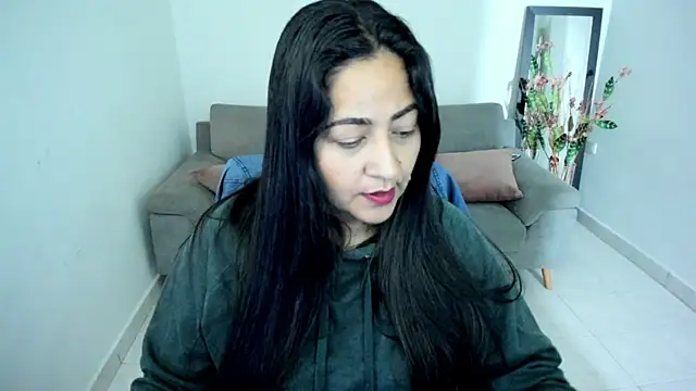 Snapshot of Adele_Sweett chatting on 11.04.25 Adele Sweett online show from 11.04.25