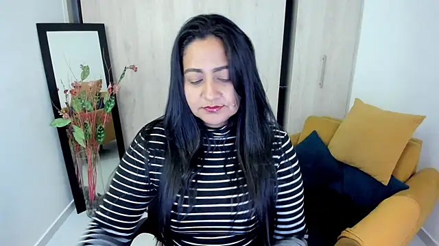 Snapshot of Adele_Sweett chatting on 05.08.26 Adele Sweett online show from 05.08.26