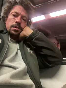 Snapshot of zenzero87 chatting on 12.19.25 zenzero87 online show from 12.19.25