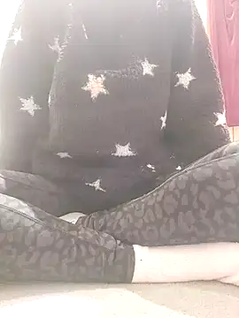 Snapshot of houy111111 chatting on 12.04.25 houy111111 online show from 12.04.25