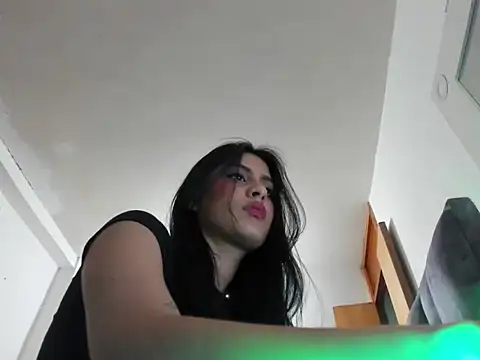 Snapshot of bunny_1922 chatting on 10.28.25 bunny 1922 online show from 10.28.25