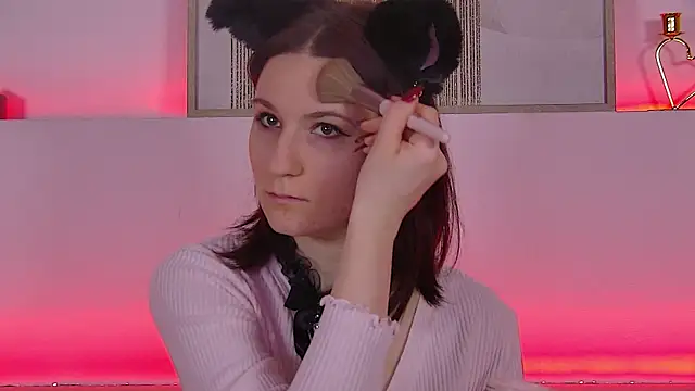 Snapshot of VictoriaArdern chatting on 02.01.25 VictoriaArdern online show from 02.01.25