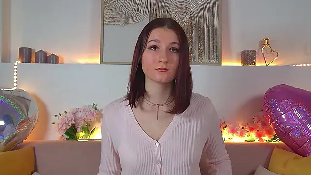 Snapshot of VictoriaArdern chatting on 02.15.25 VictoriaArdern online show from 02.15.25