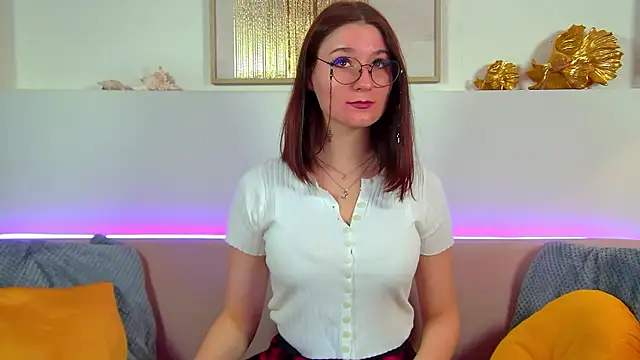 Snapshot of VictoriaArdern chatting on 09.28.25 VictoriaArdern online show from 09.28.25