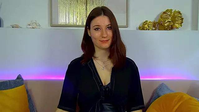 Snapshot of VictoriaArdern chatting on 10.18.25 VictoriaArdern online show from 10.18.25