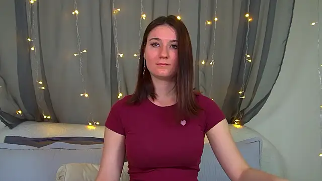 Snapshot of VictoriaArdern chatting on 11.17.25 VictoriaArdern online show from 11.17.25