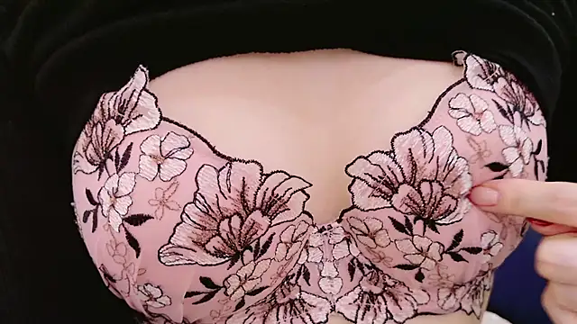 Snapshot of Runarunapi chatting on 01.18.25 Runarunapi online show from 01.18.25