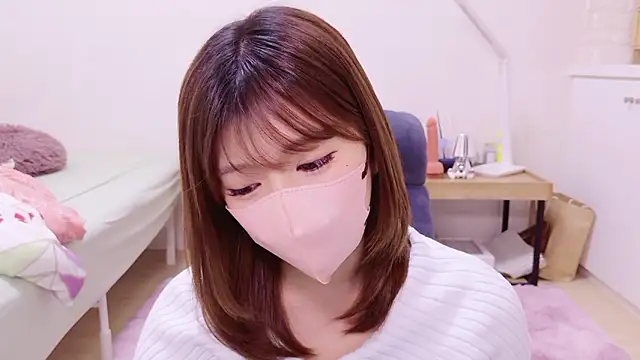 Snapshot of Runarunapi chatting on 09.18.25 Runarunapi online show from 09.18.25