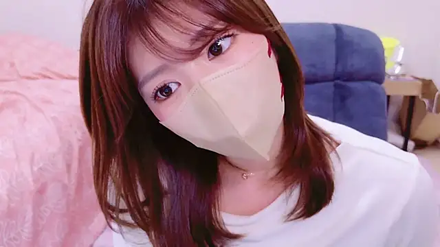 Snapshot of Runarunapi chatting on 10.19.25 Runarunapi online show from 10.19.25