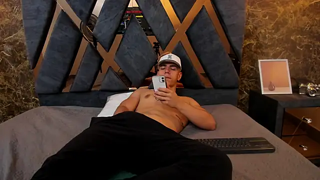 Snapshot of Flynn_Riider chatting on 01.27.25 Flynn Riider online show from 01.27.25