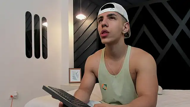 Snapshot of Flynn_Riider chatting on 02.07.25 Flynn Riider online show from 02.07.25