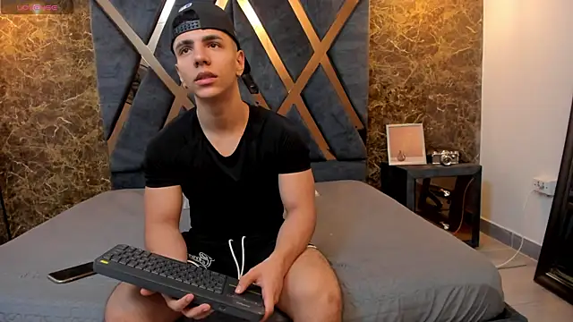 Snapshot of Flynn_Riider chatting on 02.12.25 Flynn Riider online show from 02.12.25