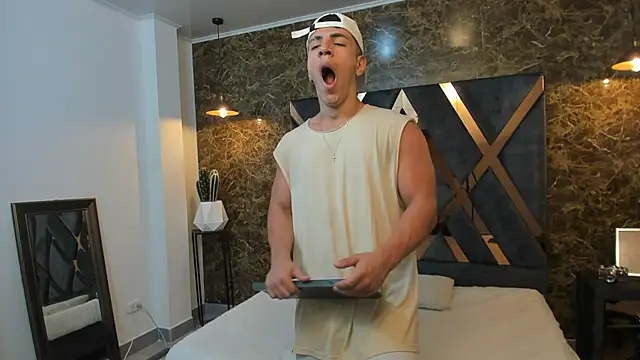 Snapshot of Flynn_Riider chatting on 03.04.25 Flynn Riider online show from 03.04.25