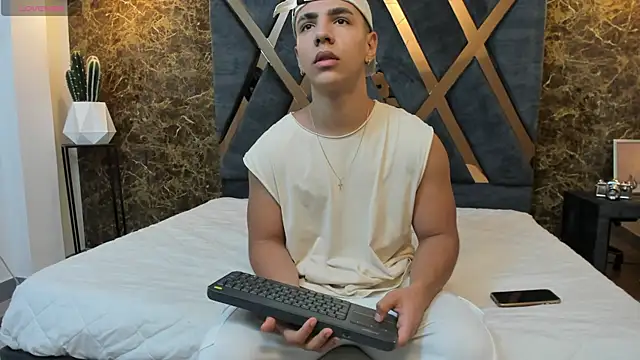 Snapshot of Flynn_Riider chatting on 03.07.25 Flynn Riider online show from 03.07.25