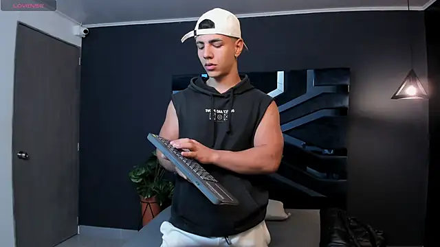 Snapshot of Flynn_Riider chatting on 03.10.25 Flynn Riider online show from 03.10.25