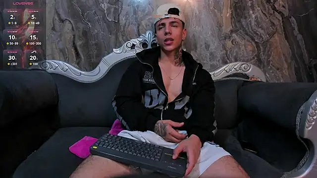 Snapshot of Flynn_Riider chatting on 09.18.25 Flynn Riider online show from 09.18.25