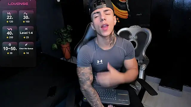 Snapshot of Flynn_Riider chatting on 10.27.25 Flynn Riider online show from 10.27.25