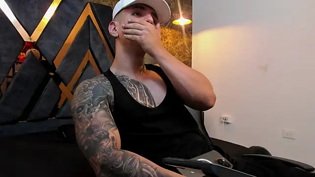 Snapshot of Flynn_Riider chatting on 11.02.25 Flynn Riider online show from 11.02.25