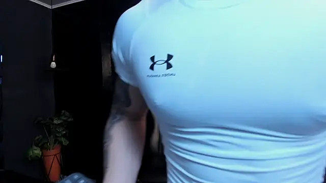 Snapshot of Flynn_Riider chatting on 11.04.25 Flynn Riider online show from 11.04.25