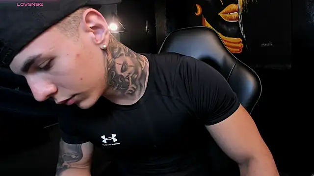 Snapshot of Flynn_Riider chatting on 11.05.25 Flynn Riider online show from 11.05.25